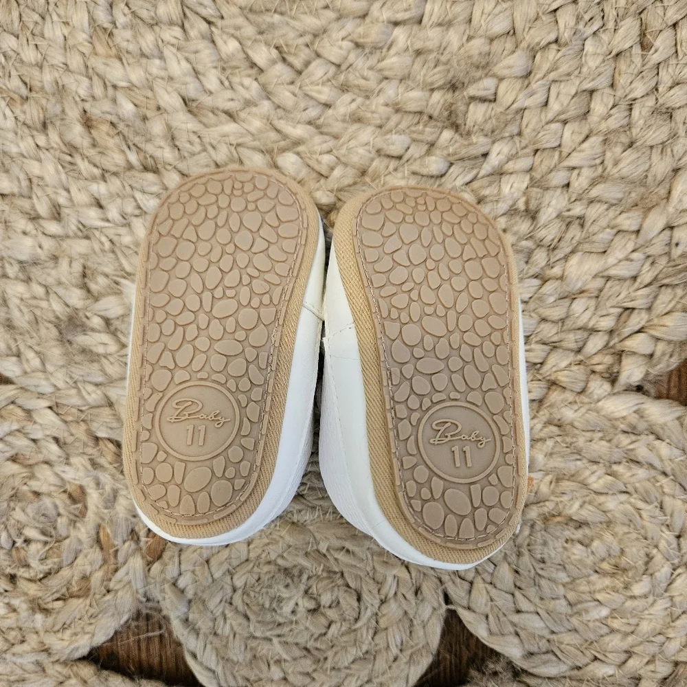 Stylish Kids Shoes Set - White and Brown 3 Pair Size 2 Infant (11)